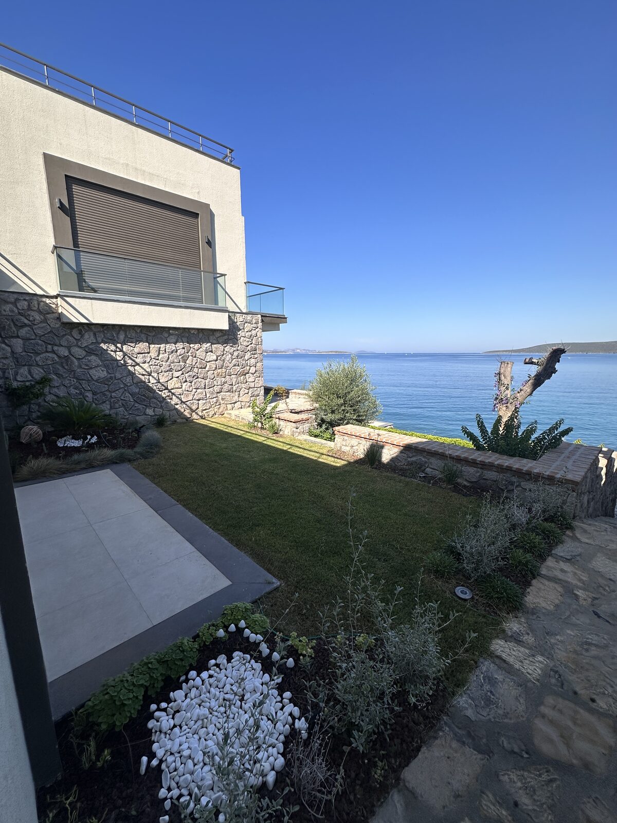 A&S Villa Güvercinlik: bahçe ve deniz manzarası